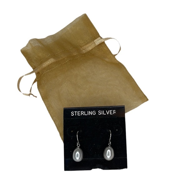 Beautiful Sterling Silver Earring - Picture 1 of 2